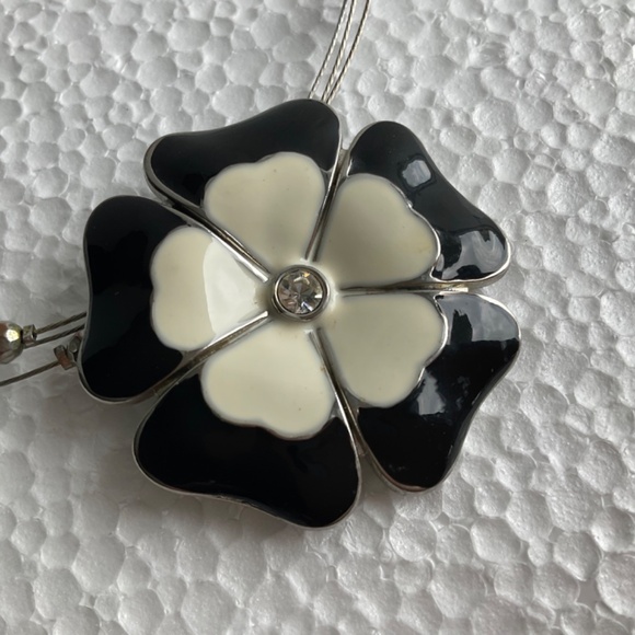 Enamelled Necklace Single Flower on Beaded Wire - Picture 5 of 9